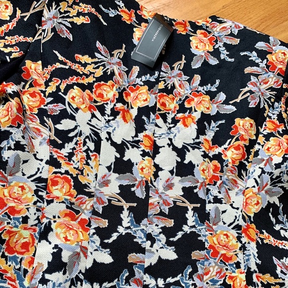 COPY - BCBGMAXAZRIA🌻🌸🌺FLORAL JACKET - Picture 4 of 5